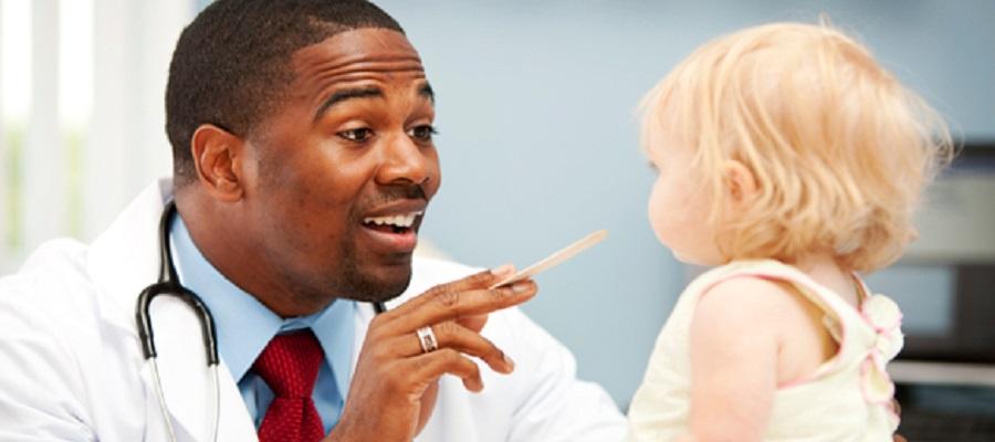 Doctor Using Tongue Depressor Photograph by Science Photo Library